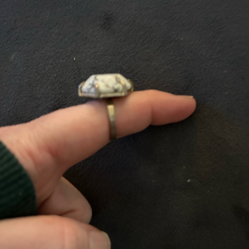 White & Gray stone ring - Picture 4 of 4